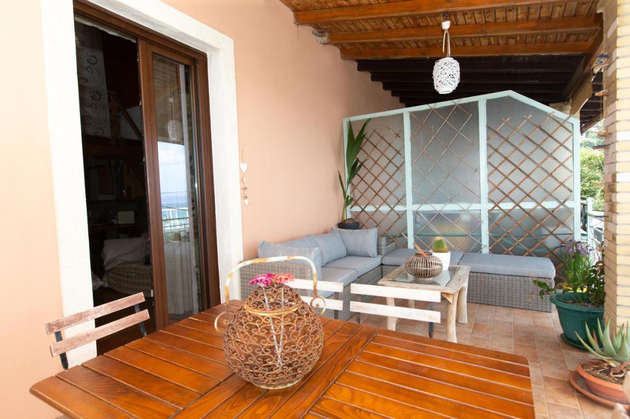 Seaview Stone Apartment In Ipsos Beach エクステリア 写真