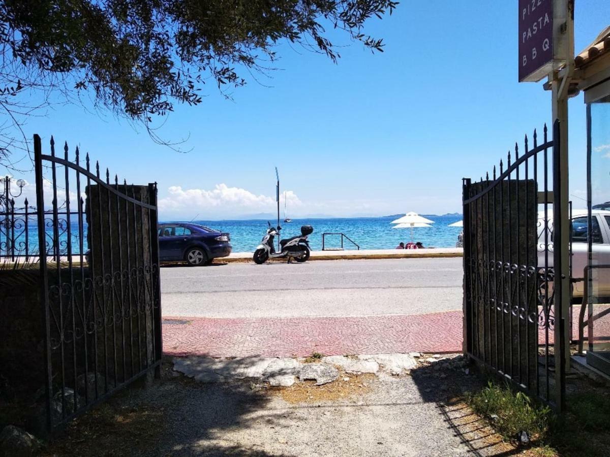 Seaview Stone Apartment In Ipsos Beach エクステリア 写真